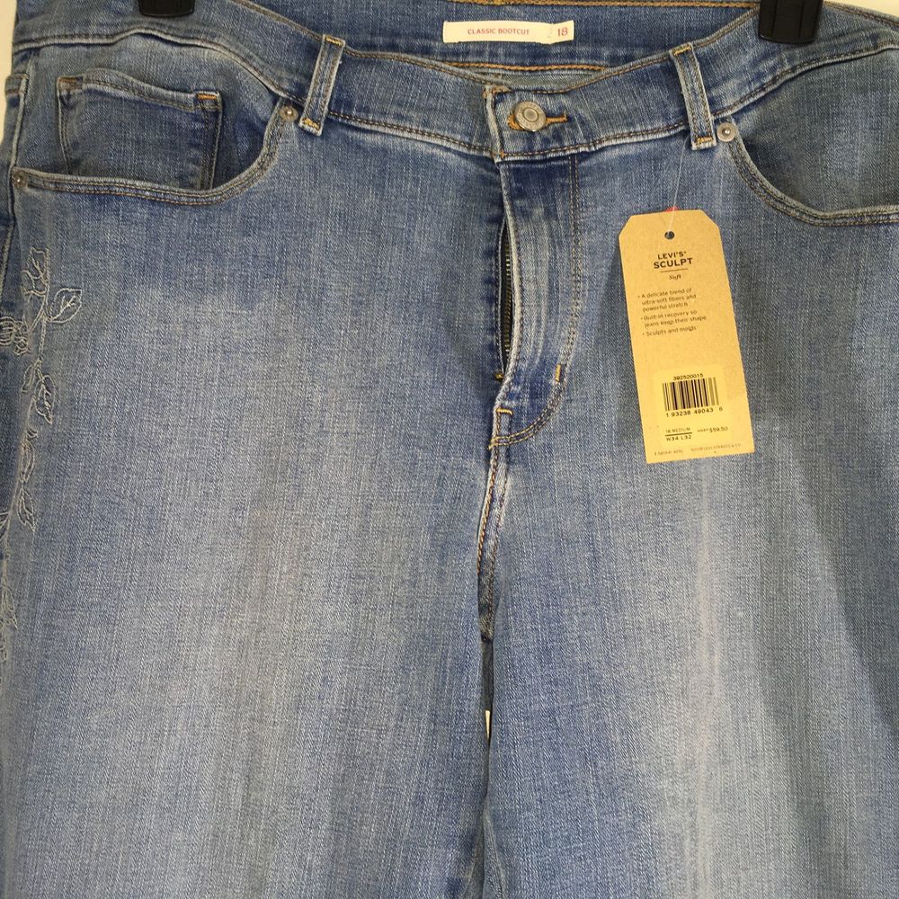 Levi Classic Bootcut Washed Blue Jeans - Picture 11 of 11